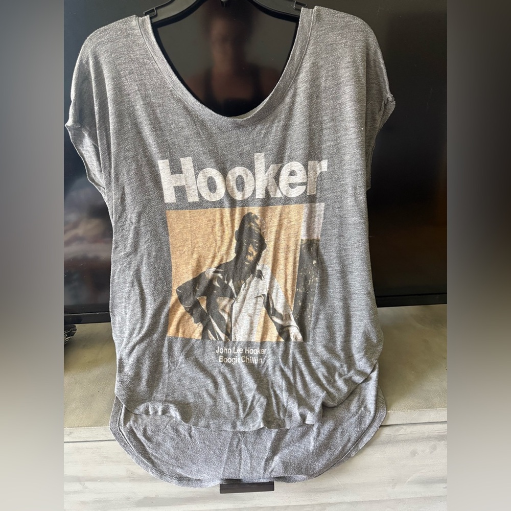 Chaser Gray Graphic Cap Sleeve Tee